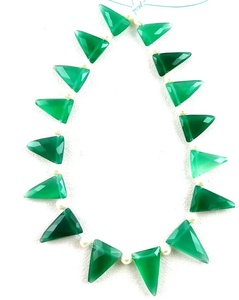 Cuentas de Briolette con forma de triángulo facetadas, piedras preciosas naturales de ónix verde, fabricación de joyas - Product Image 3