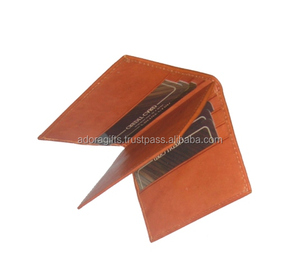 Titulaires de cartes de débit et de crédit - Product Image 1