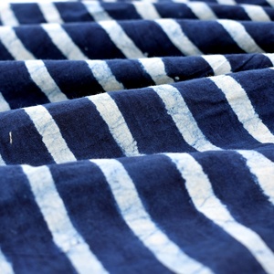 Tela de Algodón Azul Índigo con Estampado de Bloques Indio para Textiles del Hogar, Hecha a Mano, Orgánica, Ecológica, para Confección de Vestidos y Bolsos - Product Image 4
