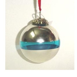 Boules suspendues en verre argenté et ambré 10cms Marque TVAKM pour décorations de Noël - Product Image 4