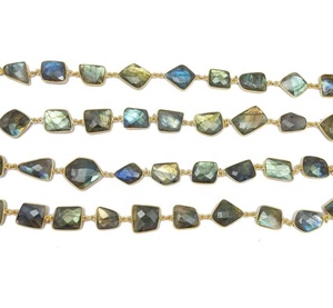 Cadena de conector de bisel de piedras preciosas chapadas en oro labradorita - Product Image 1