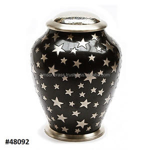 Urnes funéraires en métal rouge foncé émail imprimé finitions métal laiton design de luxe gravure à la main décorative - Product Image 6