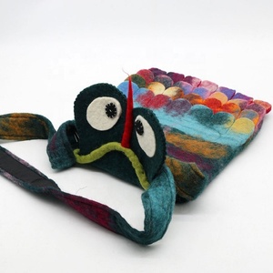 FYN-BG-036 buho bolso fieltro cualificados y mujeres de talento artesanos de Nepal 100% respetuoso del medio ambiente de lana de Nueva Zelanda - Product Image 4