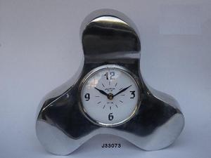 Horloge de table à quartz demi-ronde en fonte d'aluminium avec base étagée Caractéristiques Miroir Décor à la maison Disponible dans d'autres finitions - Product Image 4