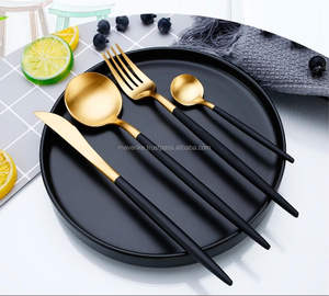Ensemble de couverts en métal au design tendance avec poignée noire en acier inoxydable vaisselle de table pour la maison et le mariage ensemble de couverts en or - Product Image 1