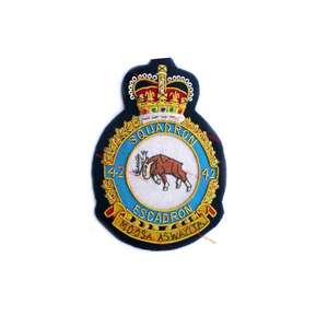 Insignia de tela bordada ESCADROM SQUADRON 42, técnica de costura - Product Image 2