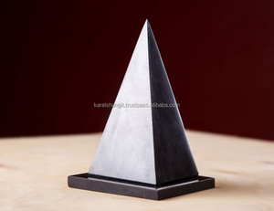 Pyramide feng kungite creuse poli, 7 Cm, 10 Cm - Product Image 1