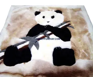 Alfombra de Alpaca de piel suave Alfombra 82x74 Colcha con diseño de oso panda Punchay Peru Area Rugs & Sets - Product Image 1