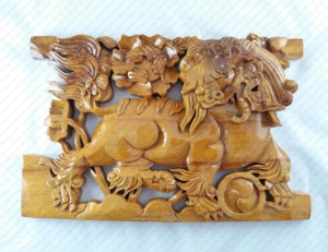 Panneau de Lion sculpté à la main en bois massif, pour décoration murale ou de Table, modèle No. AC 4015 - Product Image 1