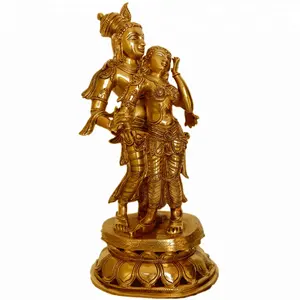 고대 끝 동상에 있는 금관 악기 금속은 raha Krishna 동상을 만들었다
