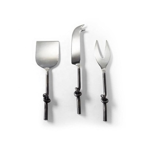 Ensemble d'outils à fromage noir Vintage rustique à nœud moyen, poignée rugueuse en acier inoxydable, argent poli à la main - Product Image 2