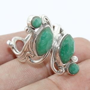 Anillo de Plata de Ley 925 con piedras preciosas de Esmeralda, joyería hecha a mano con diseños clásicos - Product Image 1