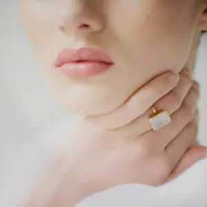 Anillo de moda de ópalo de fuego blanco piedra lunar para mujer novedad para fiesta de regalo de compromiso o aniversario - Product Image 1