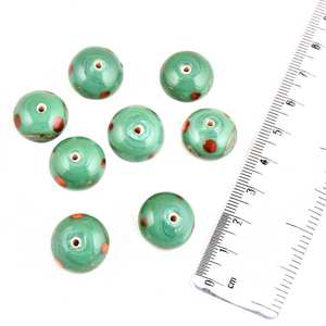 Cuentas de cristal redondas sueltas verdes marinas con puntos rojos pintados a mano (paquete de 12) - Product Image 1