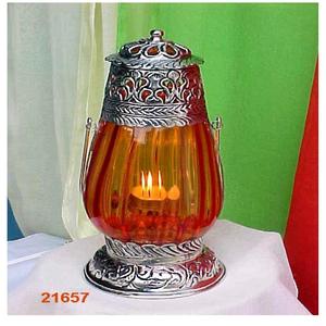 Pièce décorative de lampe de lanterne de photophore suspendue en laiton et en verre pour la maison - Product Image 1