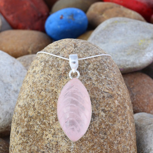 Pendentif à la mode pour femmes, Quartz Rose sculpté, incrusté de Nickel, pierre naturelle, 30mm - Product Image 1