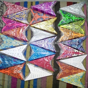 Lampes en papier étoilées de Noël 60 cm, décoration intérieure écologique avec motifs imprimés variés d'Inde - Product Image 2