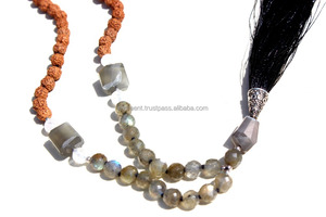Collier Mala noué à la main en Labradorite Rudraksha 108 perles style bohème pour les fêtes bouddhistes et les cadeaux - Product Image 4