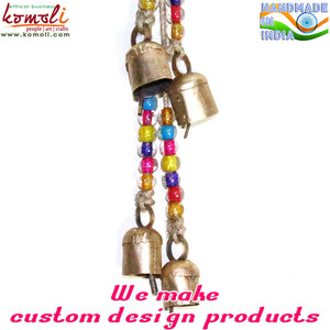 Campana rústica de cuerda de cencerro con cuentas de vidrio Campanas pequeñas de metal para granja, balcón y decoración del hogar colgante - Product Image 2