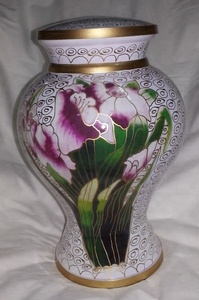 Urnas de cremación de metal con diseño floral estructurado tradicional, urnas de cenizas conmemorativas funerarias sólidas altamente decorativas al precio más bajo - Product Image 2