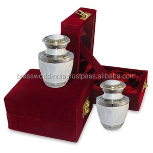 โกศที่ระลึกผีเสื้อสีชมพูโดย Brassworld อินเดียอุปกรณ์งานศพ - Product Image 3