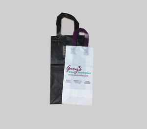 ถุงหูหิ้วแบบยืดหยุ่นคุณภาพสูง ย่อยสลายได้ ผลิตในเวียดนาม สำหรับใส่สูท วัสดุ LDPE ปรับแต่งได้ สำหรับบรรจุภัณฑ์ช้อปปิ้ง - Product Image 1