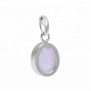 Colgante de plata de ley con forma ovalada, piedra lunar de arcoíris - Product Image 2
