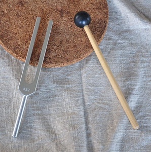 Diapasón Sigal Medco de 172 Hz, Herramienta Auxiliar Médica de Física, Fabricado por Sigal Medco - Product Image 3