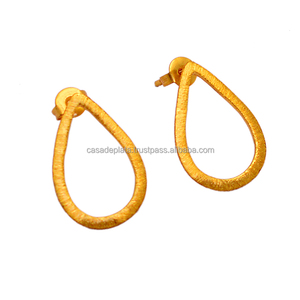 Boucles d'oreilles en argent sterling massif 925 plaqué or fabriquées à la main Dernière conception de boucles d'oreilles Boucle d'oreille à la mode pour les fêtes de cadeaux de mariage - Product Image 1