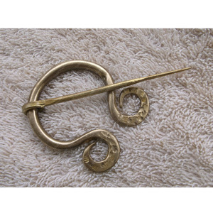 เข็มกลัดแบบโบราณ Tiger Touch TT-1105 ทำจากทองเหลือง สำหรับชุดคอสตูมสไตล์ไวกิ้ง แองโกล-แซ็กซอน ใช้เป็นหัวเข็มขัดเสื้อผ้า - Product Image 1