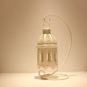 Lanterne à bougie en métal et en verre de dernière conception pour la maison et la décoration de Noël Lanterne suspendue en fer doré antique - Product Image 3