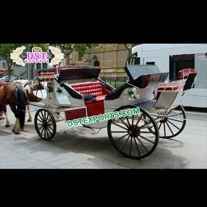 Melbourne Royal Black Horse Drawn Carriage Transport en bois artisanal pour les visites de mariage en anglais - Product Image 1