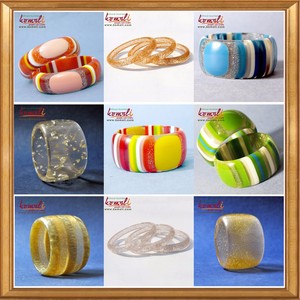 กำไลเรซิ่นสีดำประกายวิบวับ หลายสี ลายทางซ้อนกัน กำไลข้อมือและกำไลข้อเท้า - Product Image 6