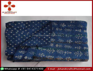 Patchwork One of Kind Couvre-lit Kantha indigo cousu à la main - Product Image 1