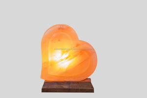Lampe au sel de l'Himalaya de haute qualité en forme de grand coeur sculpté avec plomb et ampoule de Sian Enterprises Natural Crafts - Product Image 4