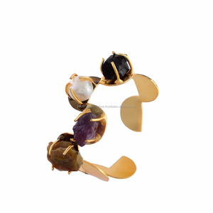 Bracelet multi-pierres plaqué or avec améthyste brute naturelle Bracelets à la mode et élégants - Product Image 2