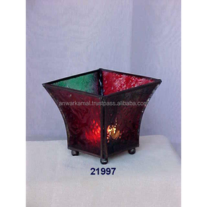 Bougeoir à photophore conique en verre rouge en laiton antique à base carrée décoratif pour la maison et le dessus de table - Product Image 1