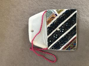 Pochette Banjara vintage brodée à la main avec motif enveloppe et patchwork de style bohème pour soirée - Product Image 4