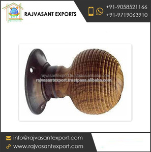 Pomo de Puerta Victoriano de Madera con Placa de Latón, Pomos Arquitectónicos Vintage - Product Image 2