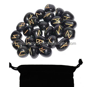 Juego de Piedras Rúnicas Grabadas a Mano de Ágata Negra con Estilo Feng Shui y Amor, Piedra Preciosa y Bolsa de Terciopelo de Crystals Supply - Product Image 1