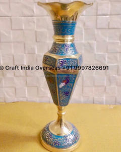 Nouveau design en laiton Vase à fleurs en laiton fabriqué à la main nouveau vase à fleurs au design unique pour la décoration de la maison Vase fait main de haute qualité - Product Image 2