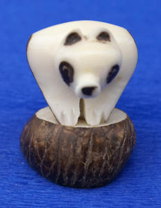 Estatua de tuerca de Tagua de madera tallada a mano, oso panda salvaje chino, artesanía, regalos novedosos de Ecuador - Product Image 3