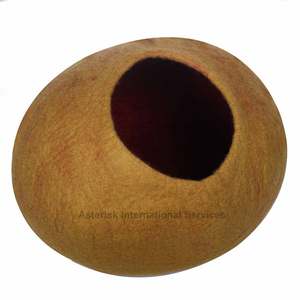 Joy Eco-friendly Wool Cat Cave Alta calidad Adorable Patrón sólido Fieltro Felt Cat House Hecho a mano en Nepal - Product Image 2