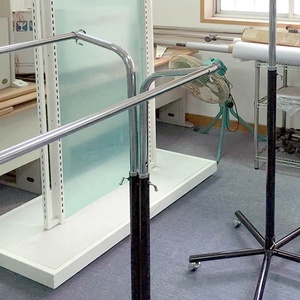 Présentoir debout de vêtements de plancher en métal de double rail blanc pour la publicité - Product Image 3