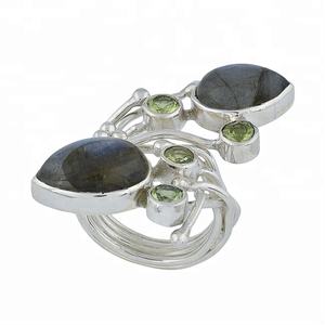 Beautiful <b>Labradorite</b> Peridot Gemstone 925 Sterling Silver Designer Ring <b>Jewelry</b> Bezel Setting Silver Plated Fashionable Ring. - Product Image 2