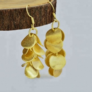 Pendientes de joyería de plata de ley 925 chapados en oro hechos a mano, Pendientes colgantes de moda para aniversario de boda o fiesta para mujer. - Product Image 3