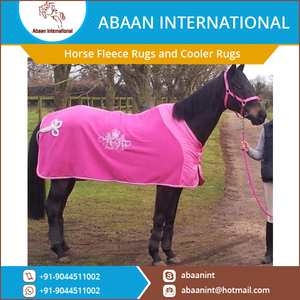 Couverture de cheval en polaire premium, légère et respirante, avec sangles de poitrail réglables - Product Image 2