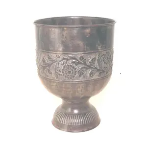 Florero de Metal moderno con acabado de recubrimiento en polvo, diseño Floral en relieve, Base cuadrada de forma redonda para decoración del hogar - Product Image 1