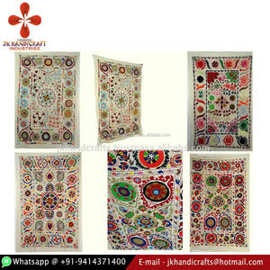 Tapiz Suzani Hecho a Mano para Colgar en la Pared, Tapiz Suzani de Tamaño Individual al por Mayor - Product Image 4