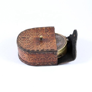 เข็มทิศพกพาแบบวิคตอเรียน ทำจากทองเหลือง งานโบราณ ย้อนยุค ปี 1875 ของขวัญแปลกใหม่ พร้อมสายคล้องในซองหนัง - Product Image 5